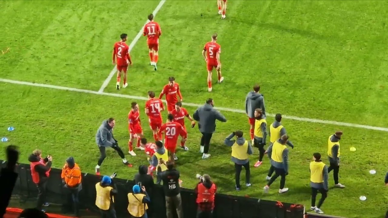 [De sfeeractie, Ugalde met een dubbelslag en Eleonora] Sfeerverslag FC Twente  - AZ vanaf de tribune
