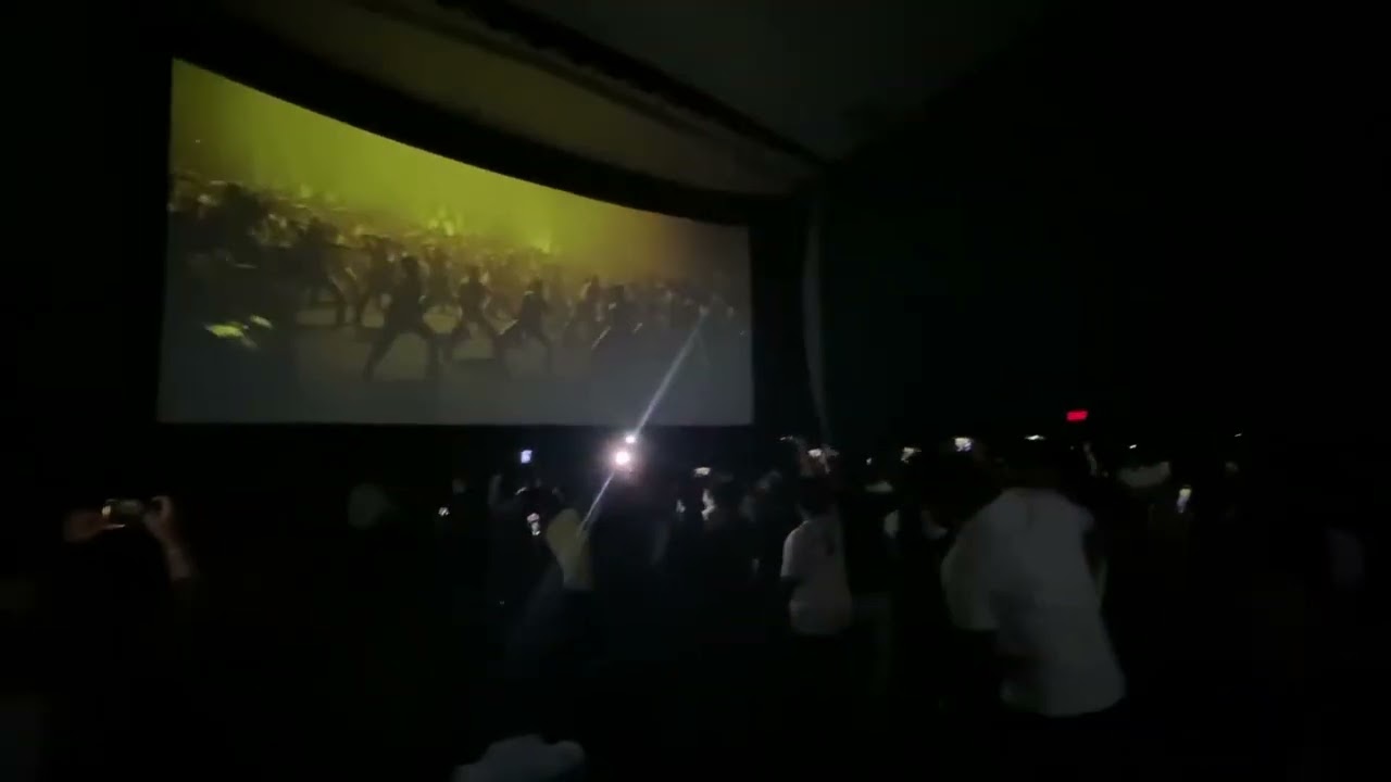Jawan Hall reaction || Dance in hall || zinda banda || 1000 crore loading #jawan