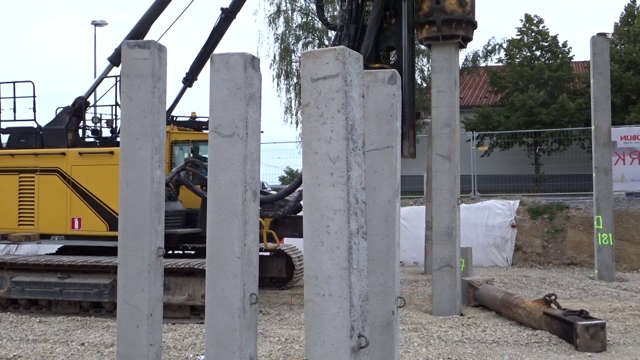 Einrammen eines Betonpfahles - Fertigteilrammpfahl - Rammpfahl