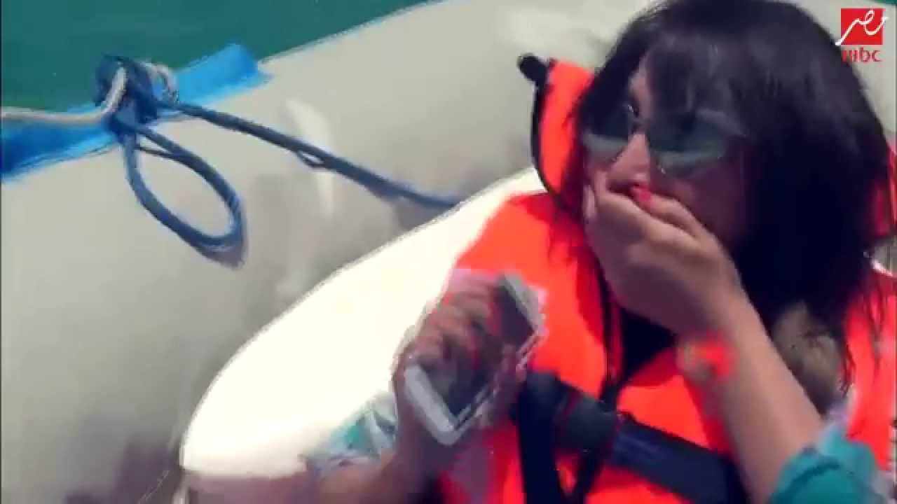 صراخ جنات وإنهيار عصبي لجنات بعد رؤية الدماء فى رامز قرش البحر