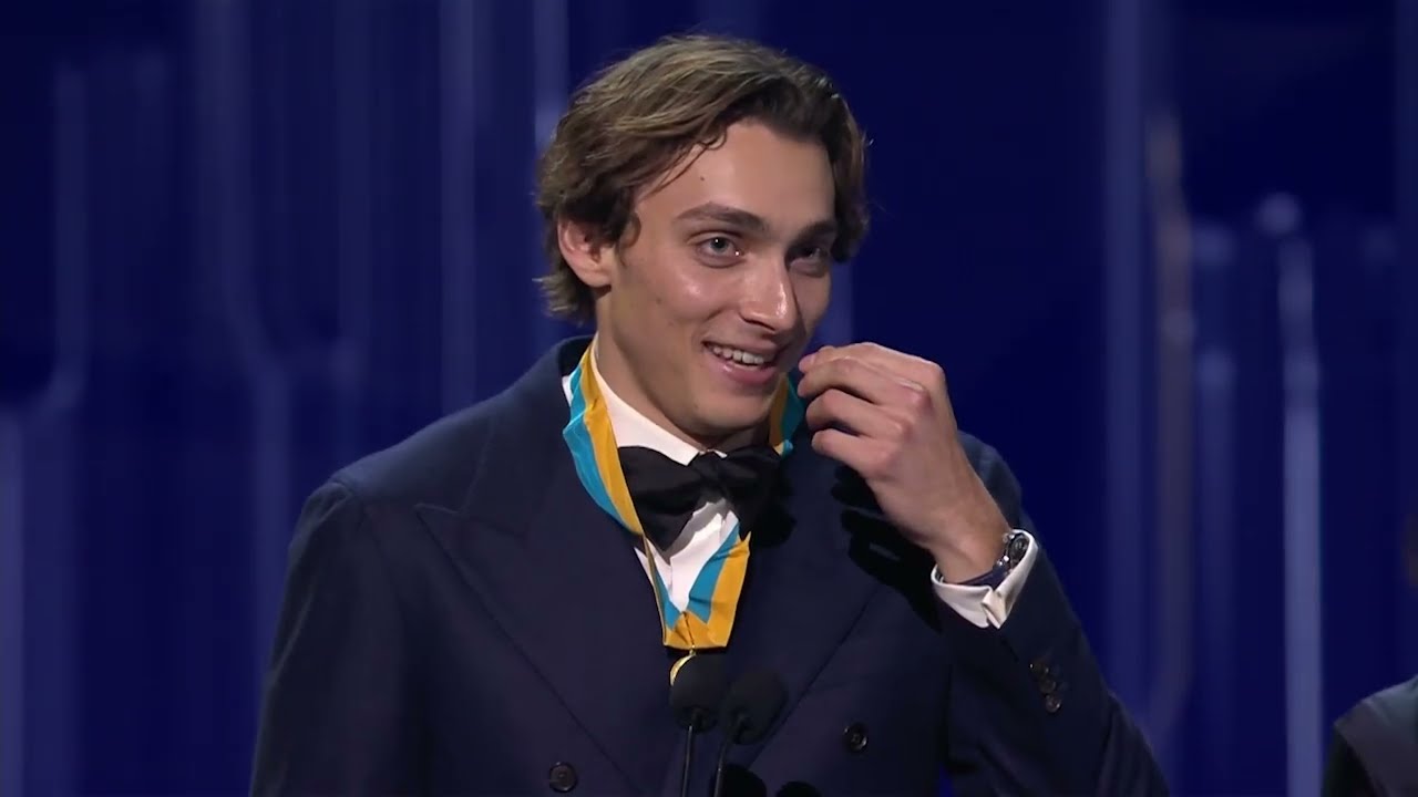 Armand Duplantis tar emot Svenska Dagbladets Bragdguld på Idrottsgalan 2025