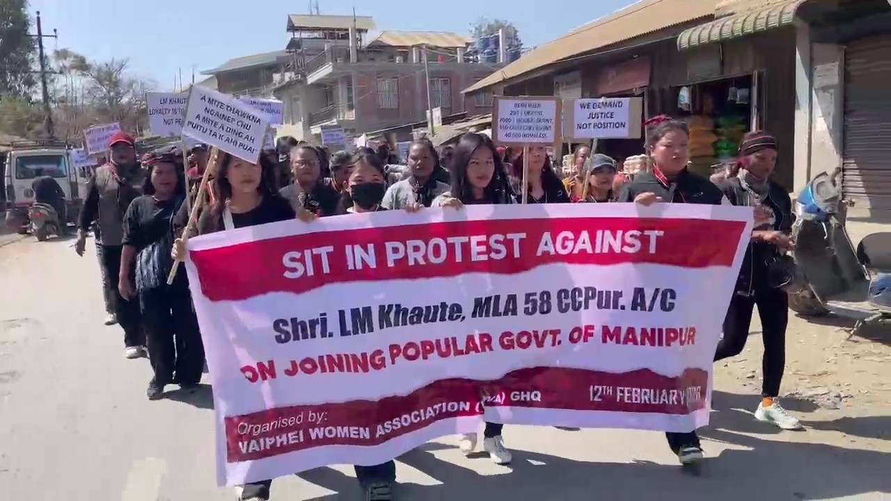 Vaiphei Women Association in 'Sit-in-Protest leh Rally' nei