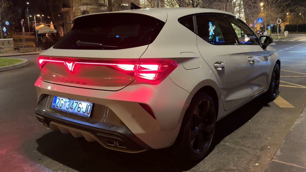New CUPRA LEON FACELIFT 2024 at night - IMPRESSIVE LIGHTS & AMBIENT lights