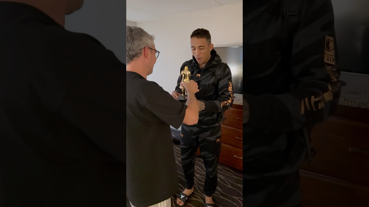Pablo gives Carlos Prates his ‘2024 Full Violence Breakout Fighter of the Year’ award 