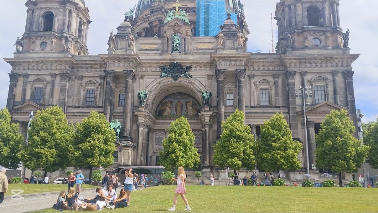 JELAJAHI BERLIN YANG RAMAI