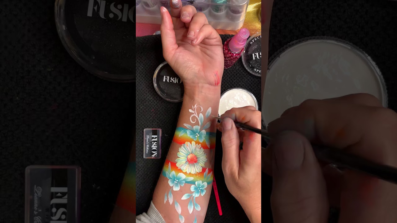 Summer Days Daisy one stroke tutorial #leannescollection @fusionbodyart #facepaint  #