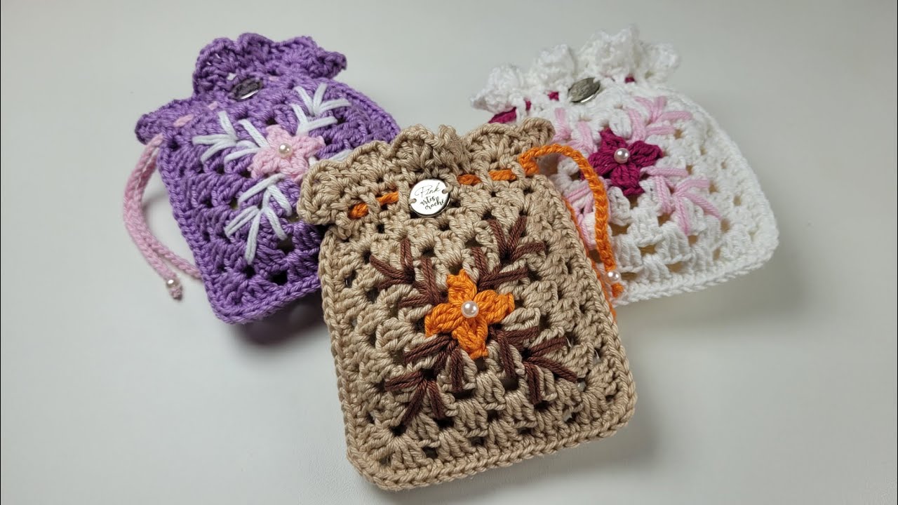 🔴 Sache Sabonete ou Porta Moedas por @PinkArtesCroche