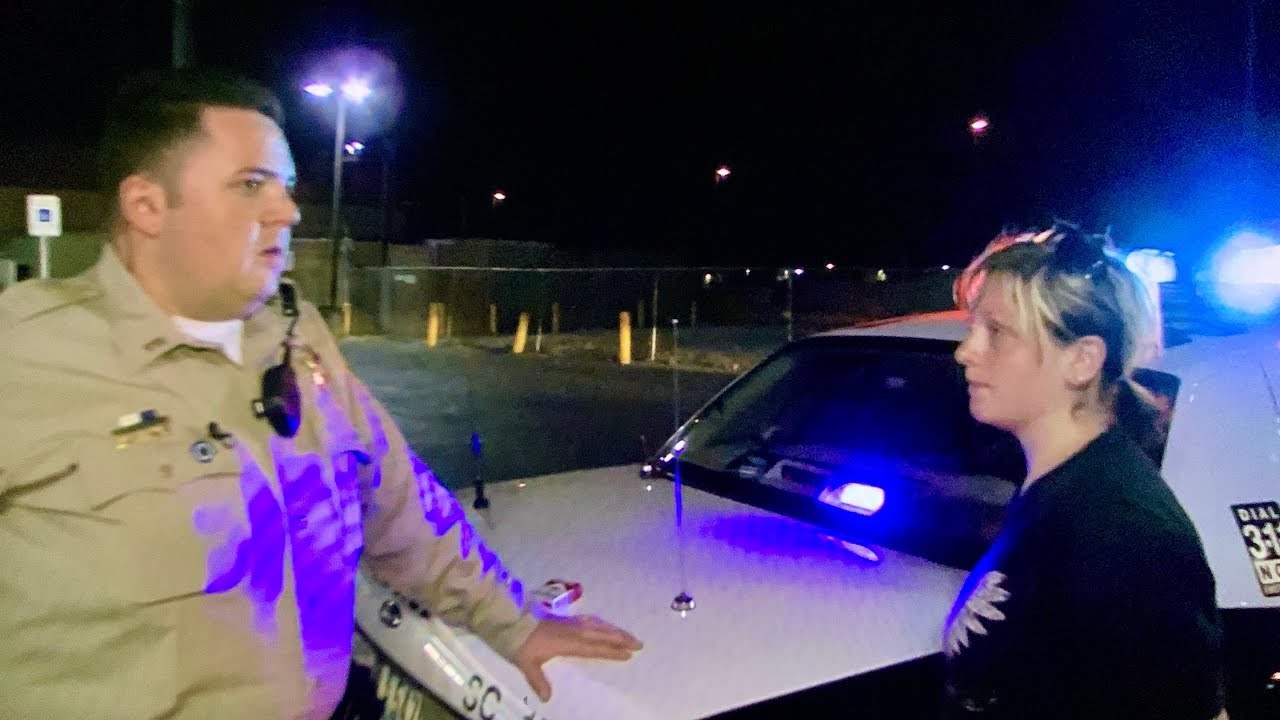 Cops Tv show Las Vegas Nevada. Woman arrested for stolen items. (2010). 