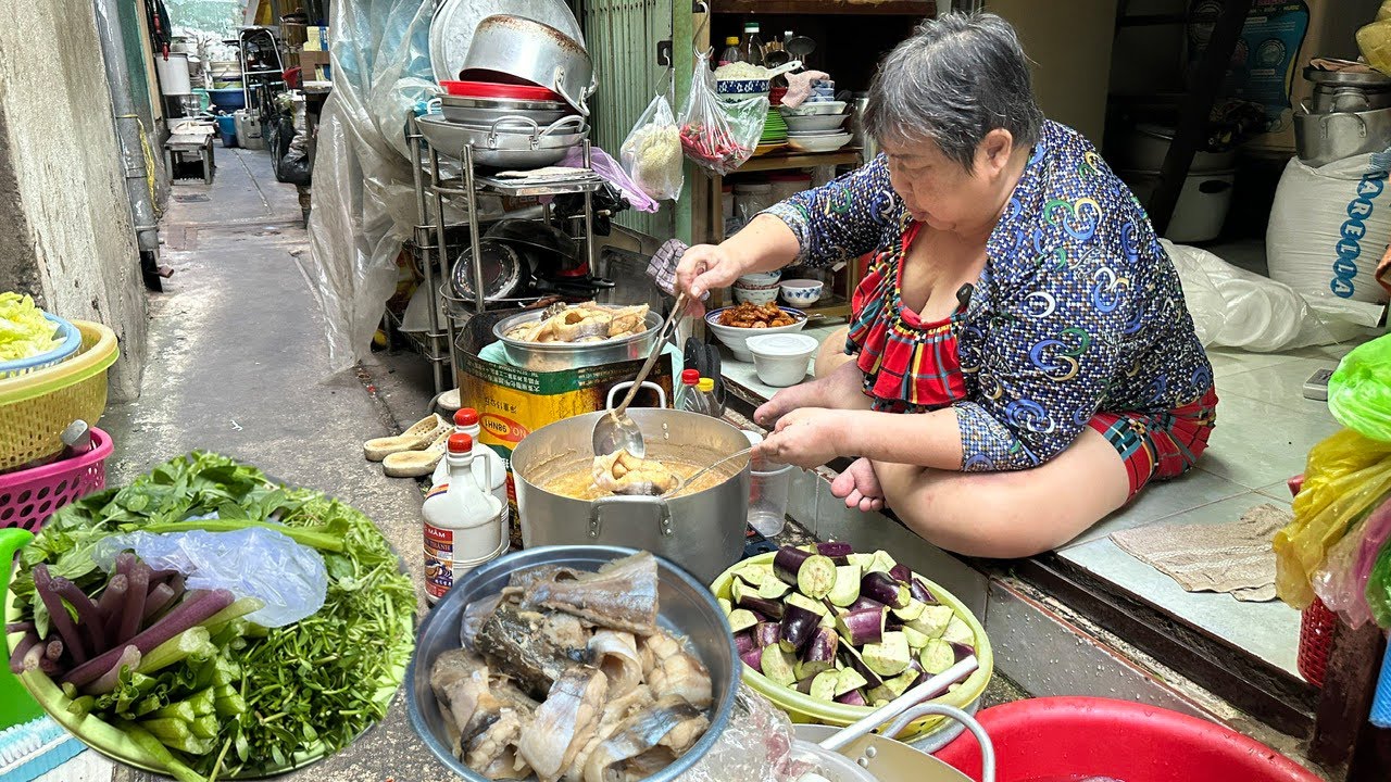 Quán Cơm Cô Lệ nấu Mắm Kho Thơm Nức mũi trải lòng về căn bệnh khiến cô không thể đi lại bình thường