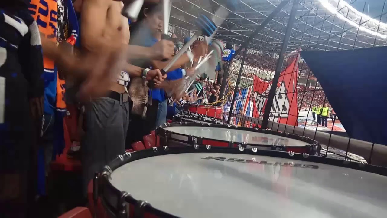 Bass drum Aremania on tour stadion utama gelora bung Karno Jakarta Sabtu 31 Maret 2018