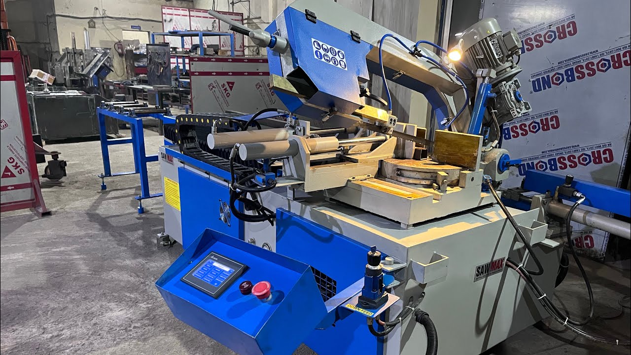Automatic degree cutting bandsaw