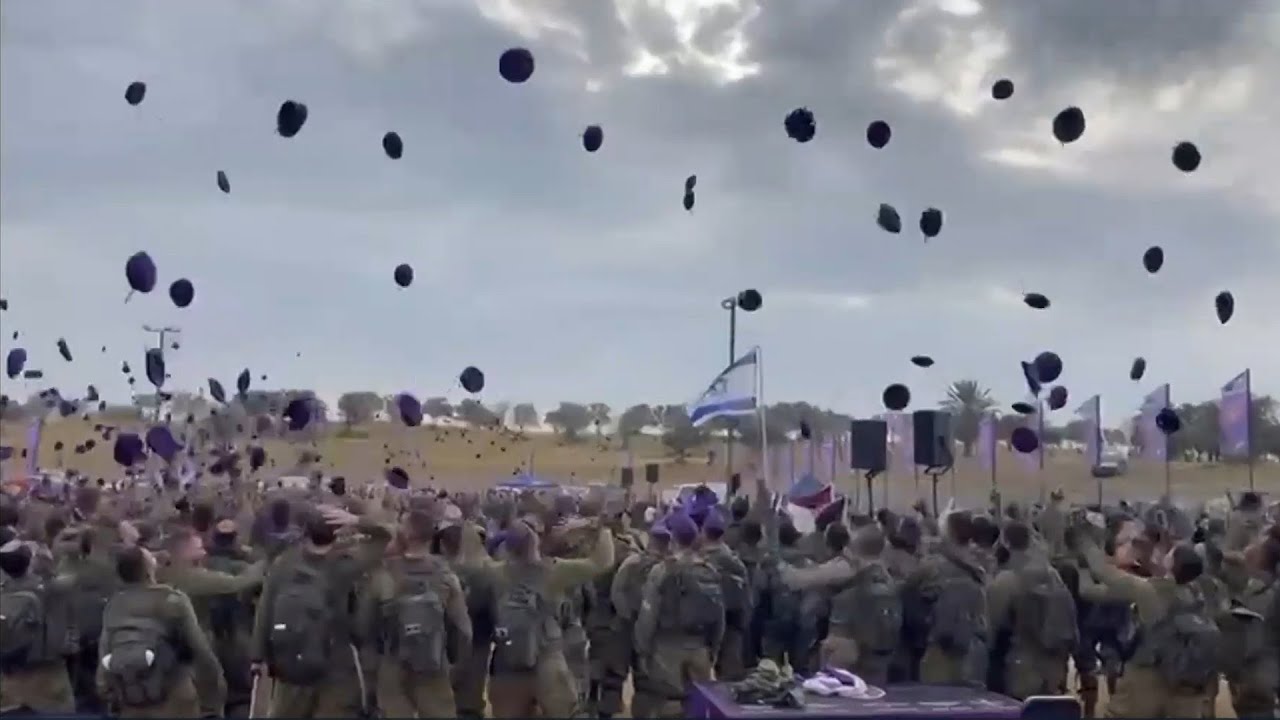סגול לא מפחד מבוץ: לוחמי גבעתי קיבלו כומתה, אחרי שכבר נלחמו בעזה