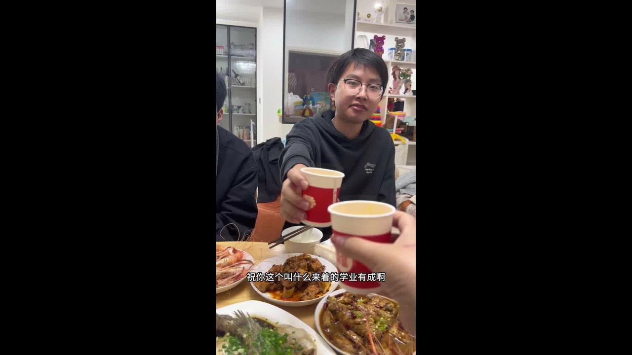 今年41岁生日了，儿子闺女都从学校回来了，一家人终于团圆了，孩子们还准备特别暖心的礼物，两儿两女多幸福。#vlog十亿流量扶持计划 #内容太过真实