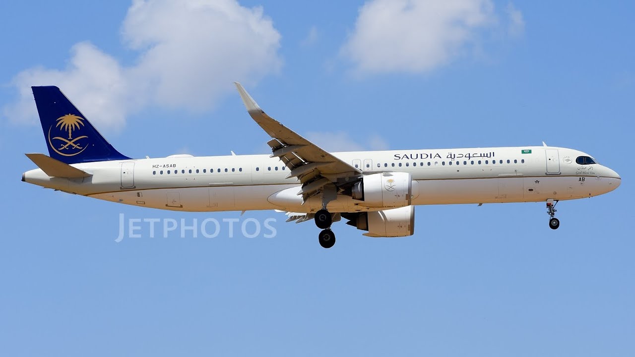 الهبوط في مطار دبي الدولي مع الخطوط السعودية LANDING IN OMDB 🇦🇪 )WITH SAUDIA AIRLINES 🇸🇦)