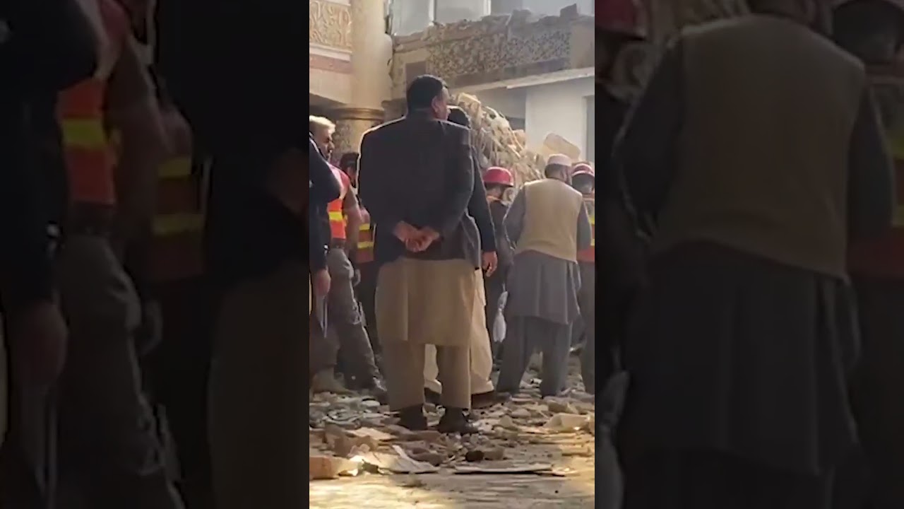 Suicide bomber kills dozens at Pakistan mosque in Peshawar