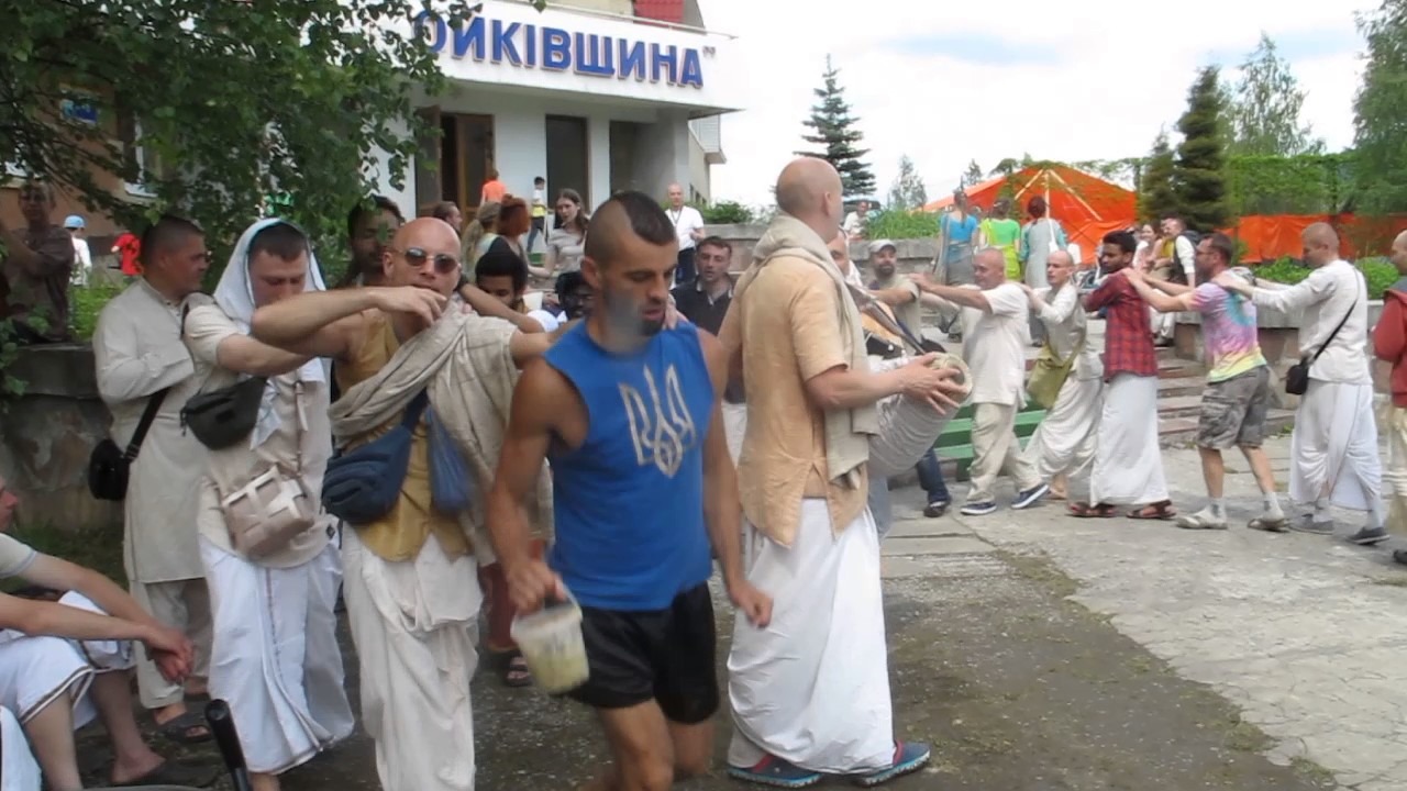 HG Svarupa Damodara Prabhu. Kirtan - Nectar near the entrance to the base
