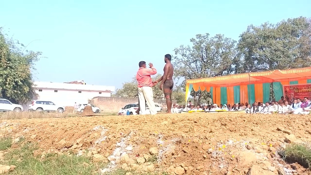 नेवादा भीम पूरा बलिया दंगल में नासिर पहलवान ने भल्या के पहलवान को आसमान दिखाया 