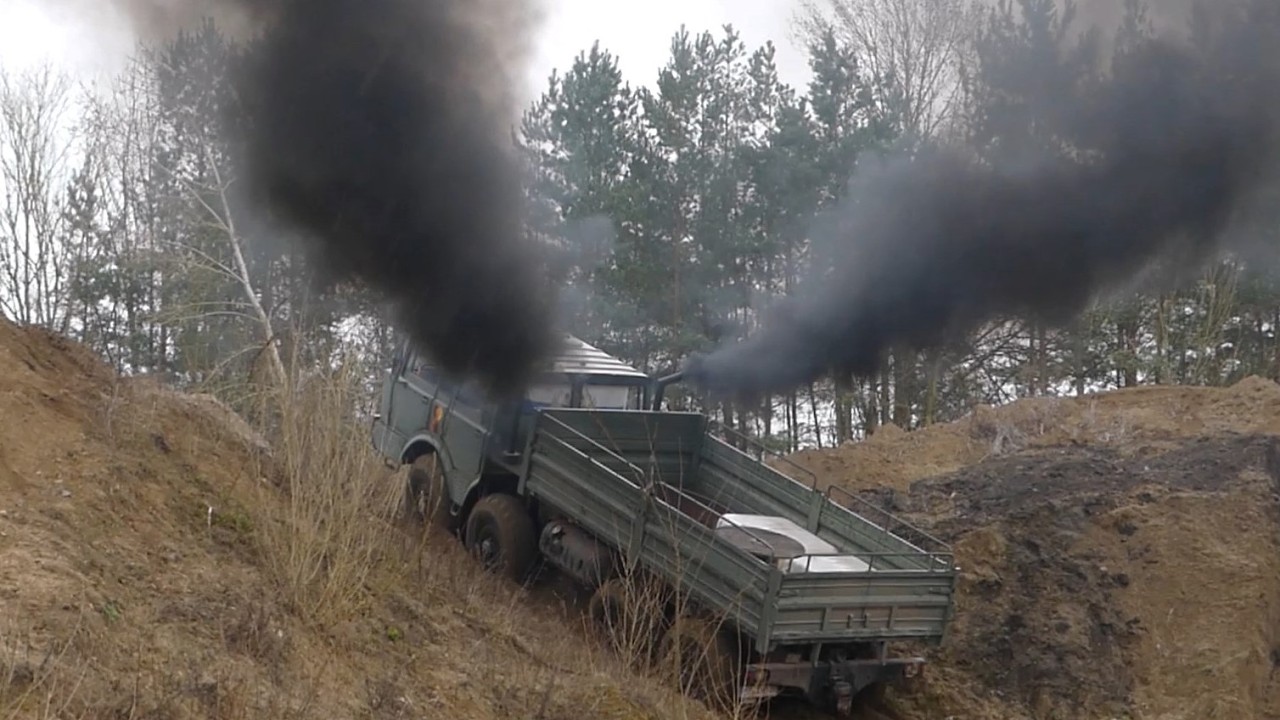 Tatra 813 k&auml;mpft sich durch die Sandgrube- Wischer 2026