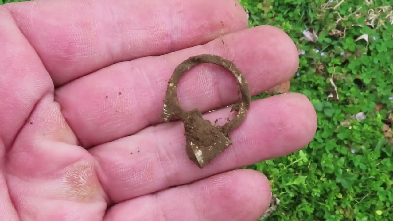 Deus 2 V4.1 HF2 Coil - 17 Targets in Small Park Looked At and Dug For Potential For Gold Ring