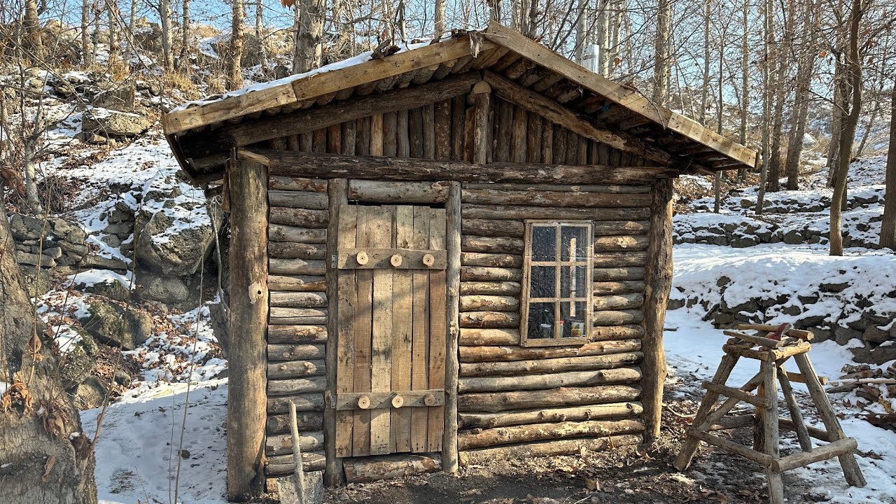 Upgrade and stay, cooking in Cinderella's wooden house. bushcraft camp