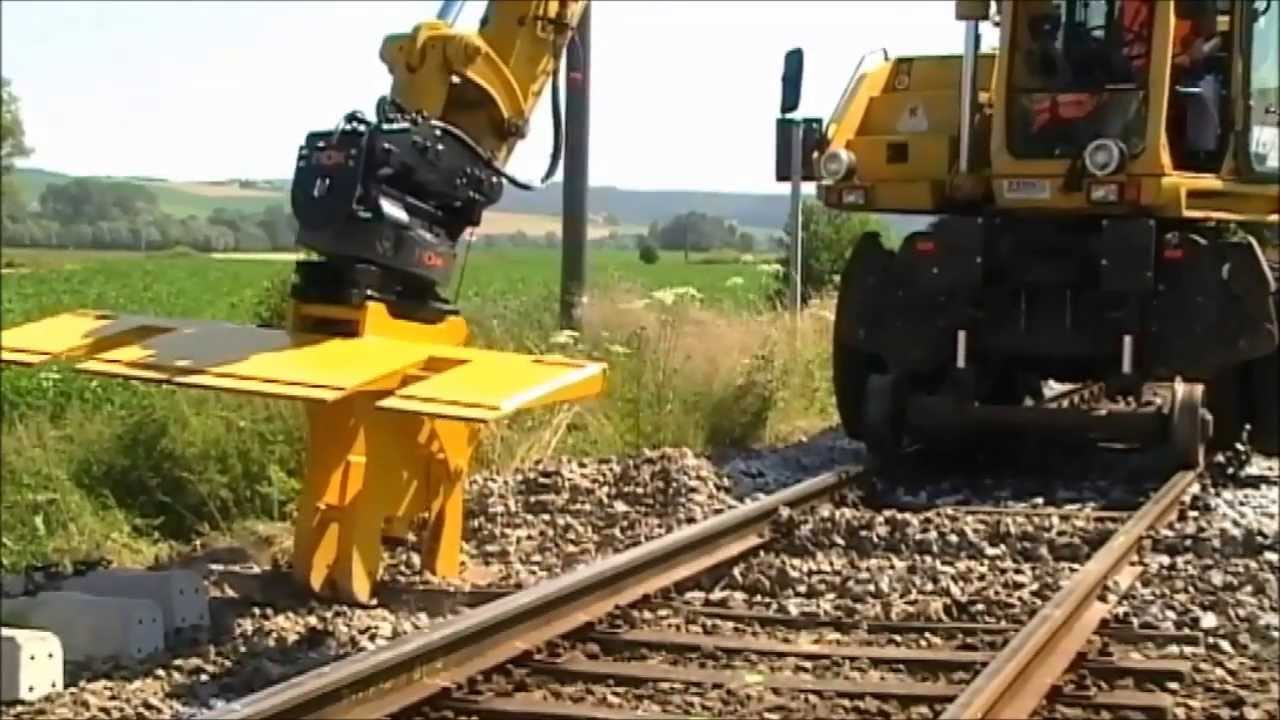 RBS Sleeper Changer on Road-Rail-Excavator / RBS Schwellenwechsler am Zweiwege-Bagger