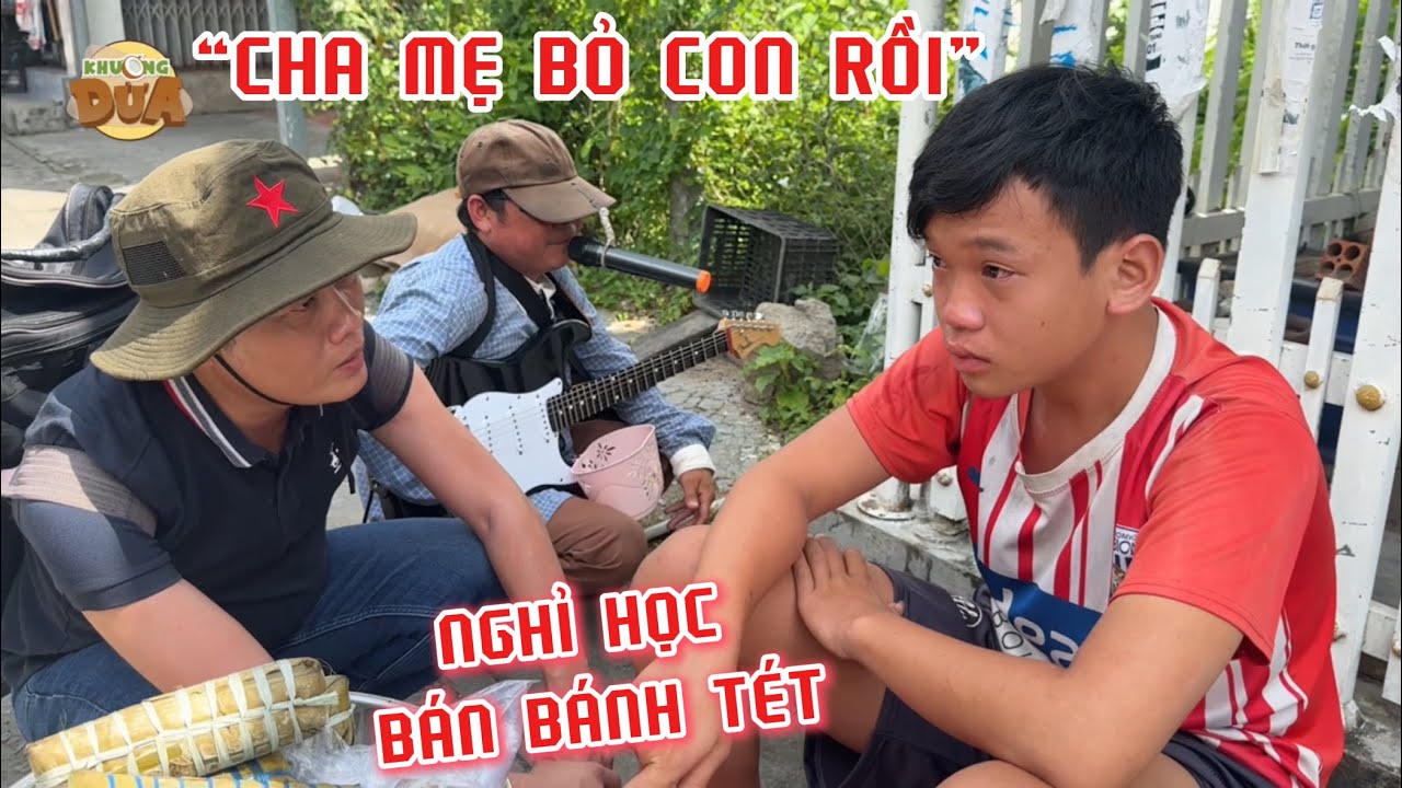 Cậu bé lớp 8 bị cha mẹ bỏ rơi phải nghỉ học bán bánh tét phụ ngoại già yếu| Khương Dừa