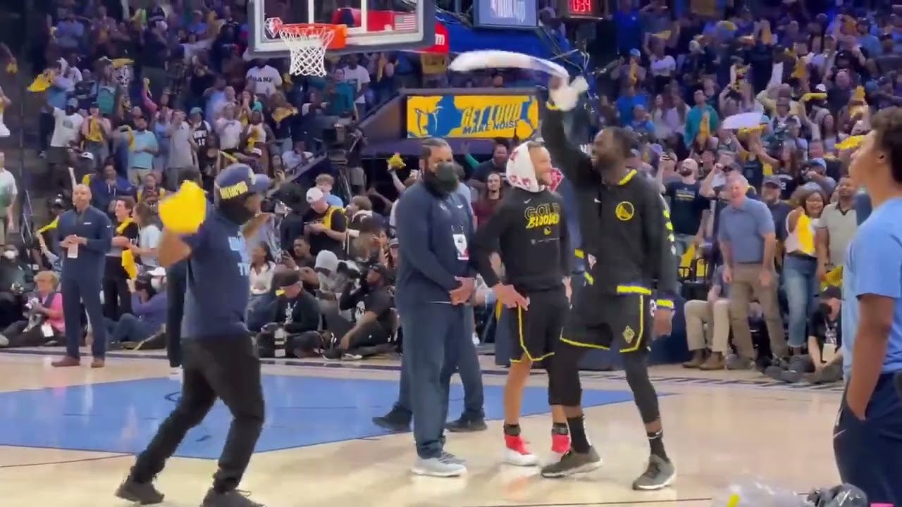 Grizzlies fans singing Whoop that trick in Steph&rsquo;s face | draymond green singing with grizzlies fans