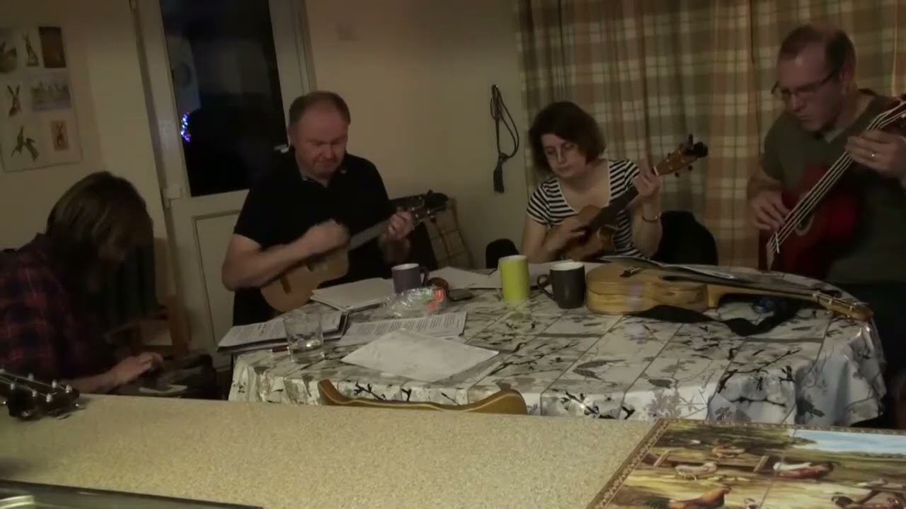 ULO play  The Days of Pearly Spencer , ukuleles and Suzuki Q Chord