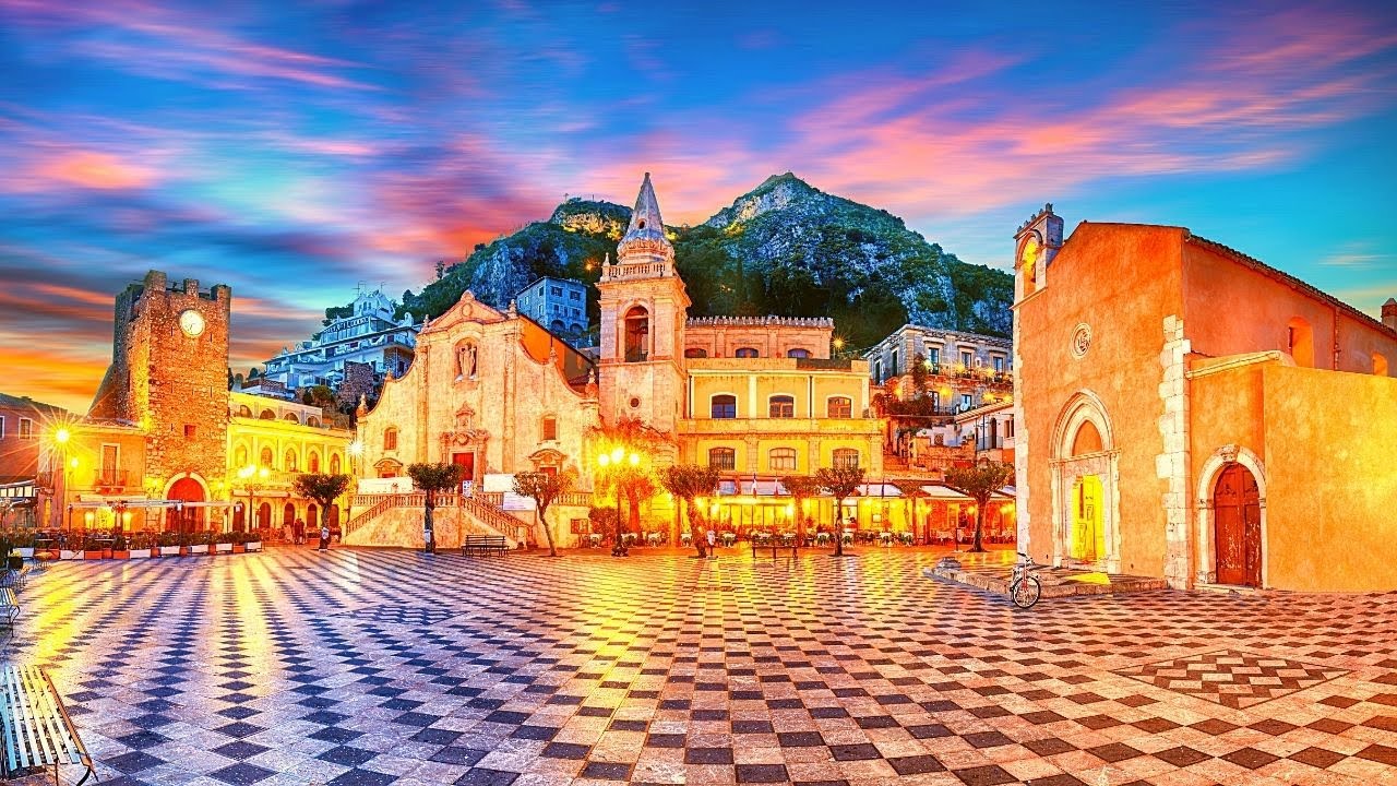 A Walking Tour of Taormina Sicily (Souvenir shopping local artisanal products)