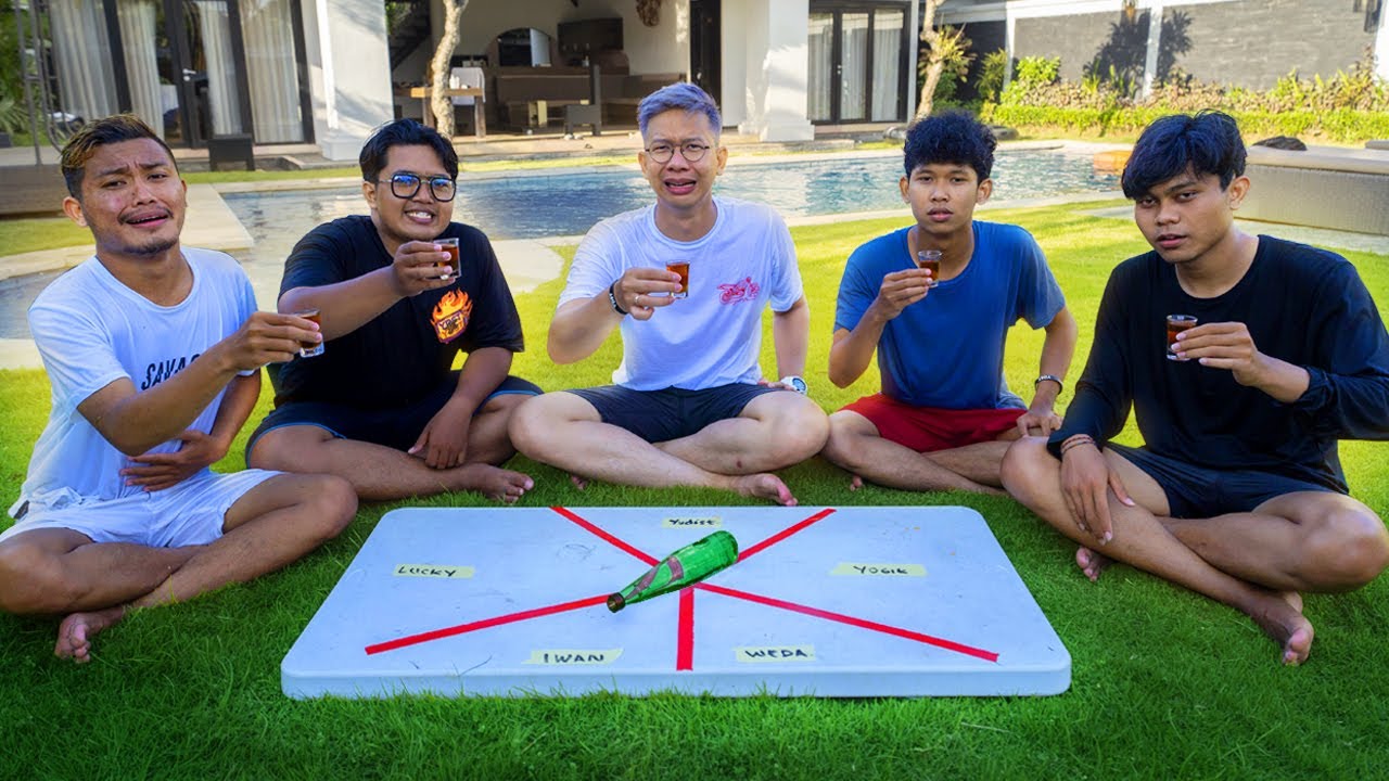 YANG TERTUNJUK BOTOL HARUS MINUM SAMPAI KEMBUNG!!