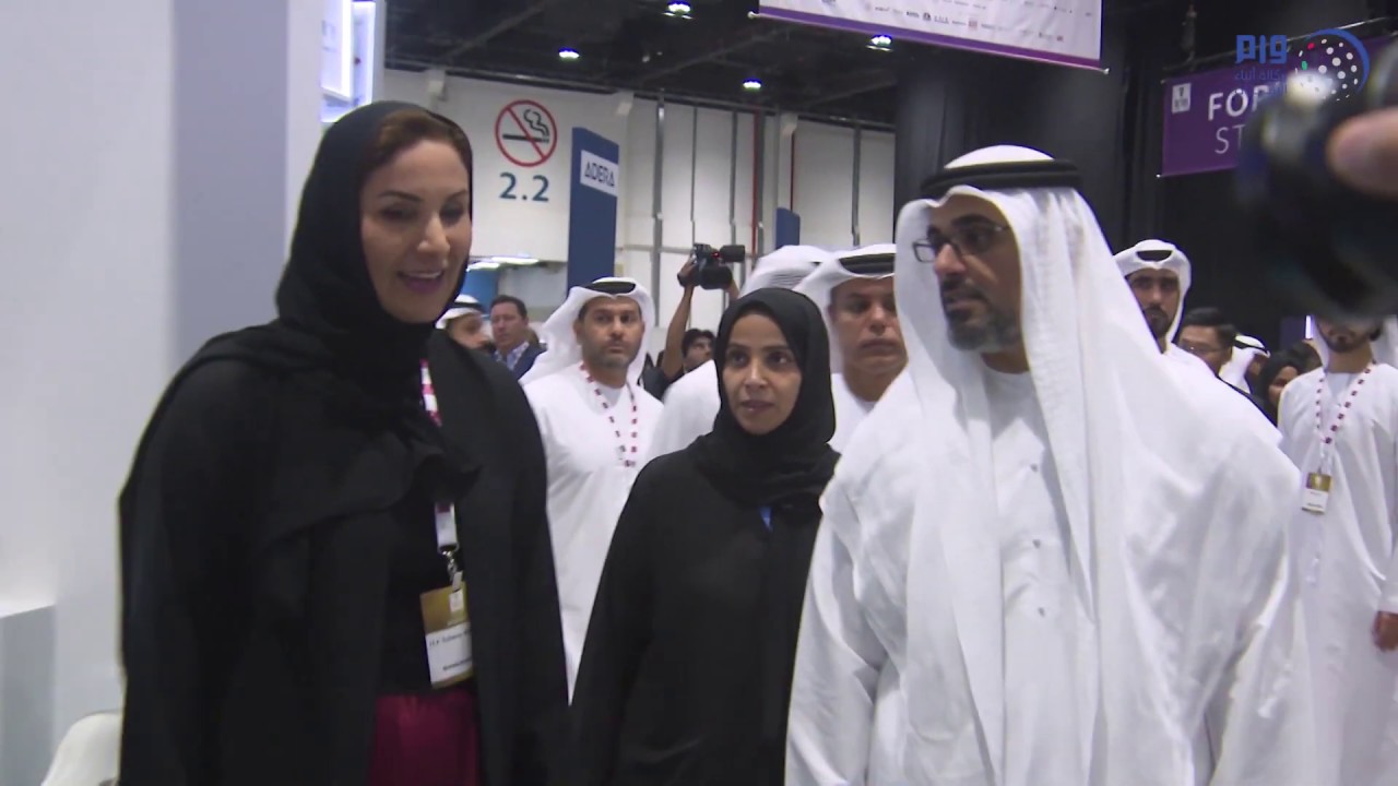 خالد بن محمد بن زايد يشهد الجلسة الرئيسية في 