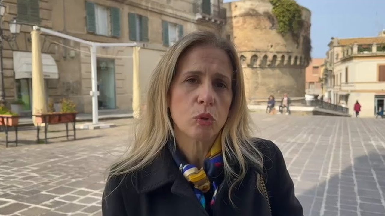 Famiglia nel bosco, la psicologa: «La mamma cacciata tra le urla strazianti dei bambini»
