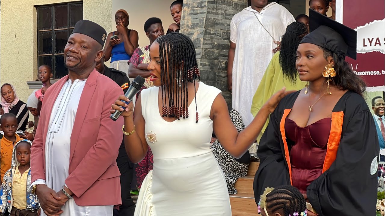 Dr. Aisha Kasolo awadde muwala wa Hajji Haruna Mubiru omulimu ku graduation party ye 