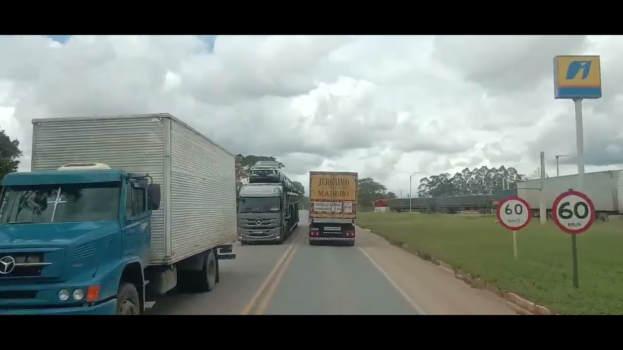 10 / BR 251 MINAS GERAIS DIFICULDADES PRA ULTRAPASSAR BASTANTE CHUVA PERIGO AUMENTA MUITO