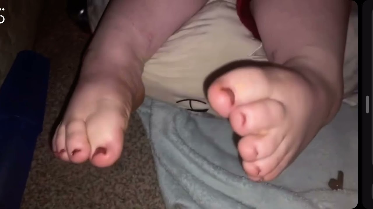 Chubby White girl feet and soles