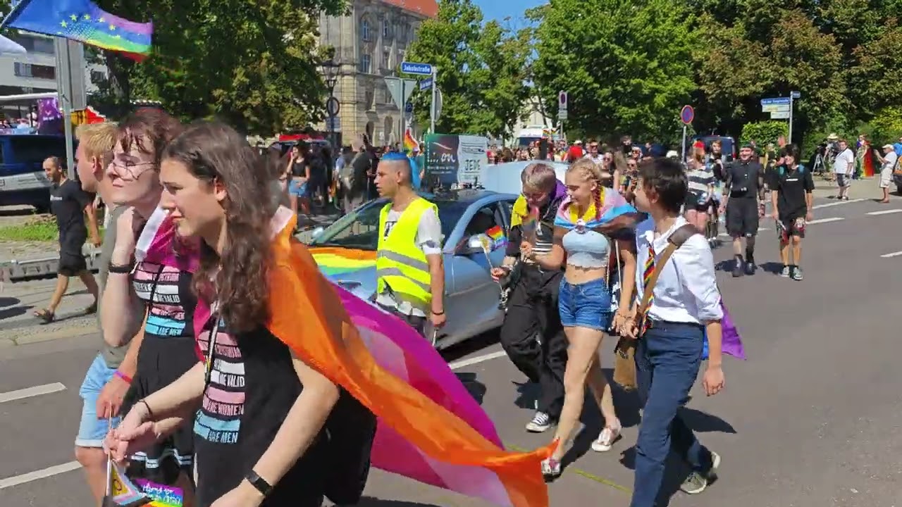 CSD Magdeburg 19.08.2023 Christopher Street Day Alter Markt Sachsen-Anhalt mit Polizei LGBTQ Bunt