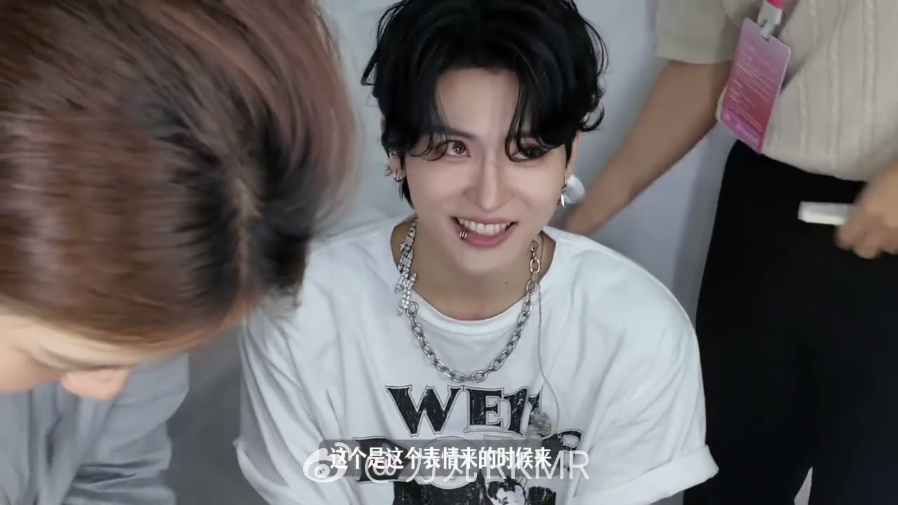 力丸RIKIMARU #微博奇遇記 - 「ROOM」音乐酒店全能管理员的成都行✅vlog