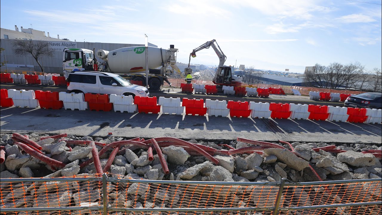 Corte del Paseo de Colón de Albolote por las obras del puente