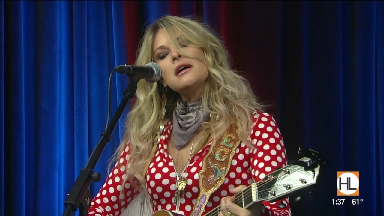 Songwriter, Elizabeth Cook, performs live in the HL studio | HOUSTON LIFE | KPRC 2