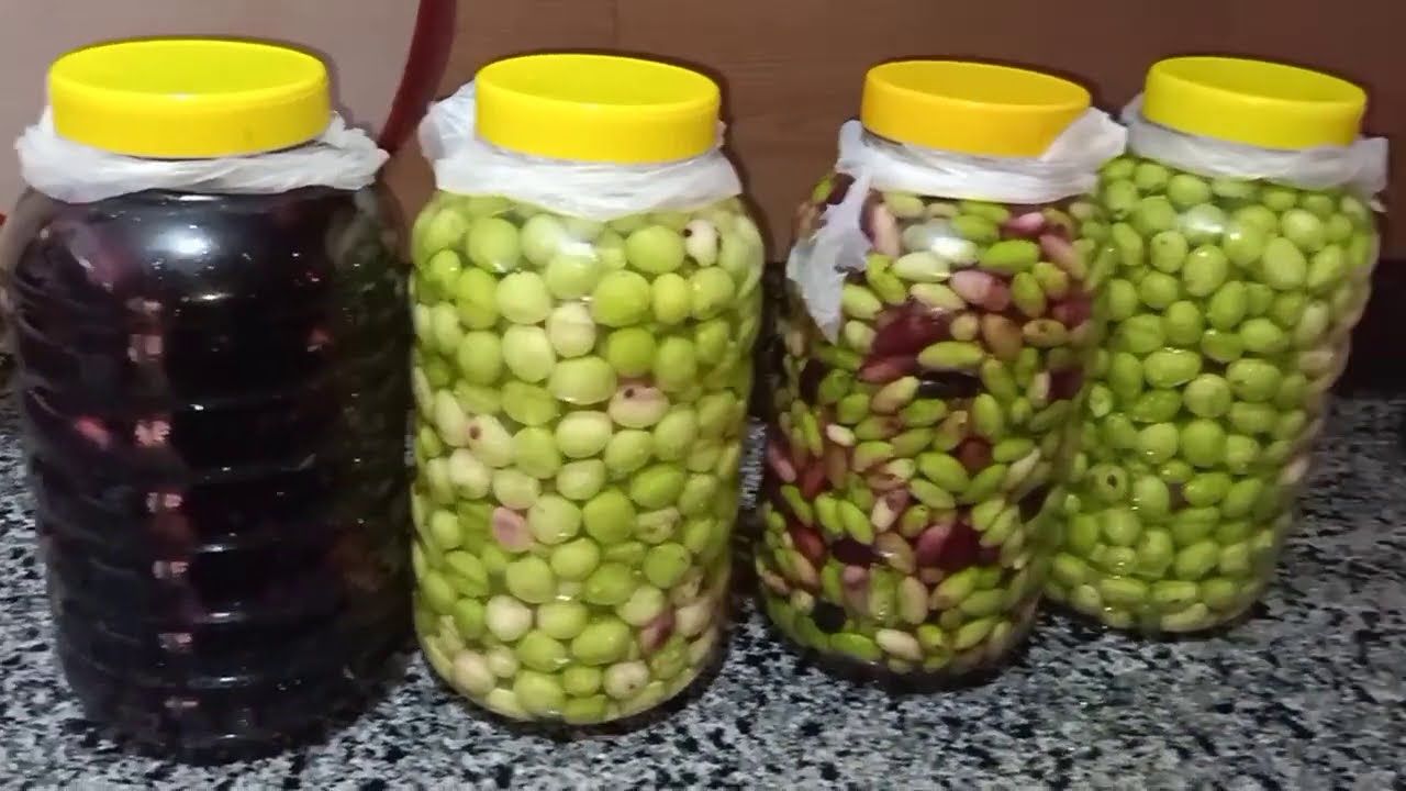 طريقة تخليل الزيتون الأخضر والأسود بكل سهولة