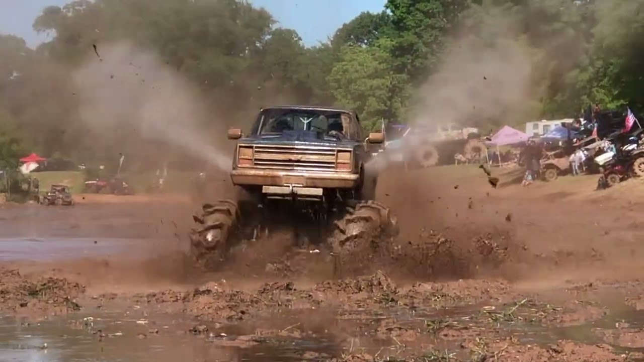 Dirt Boss getting it! Trucks gone wild 2023 Louisiana Mud fest. King of the pit!