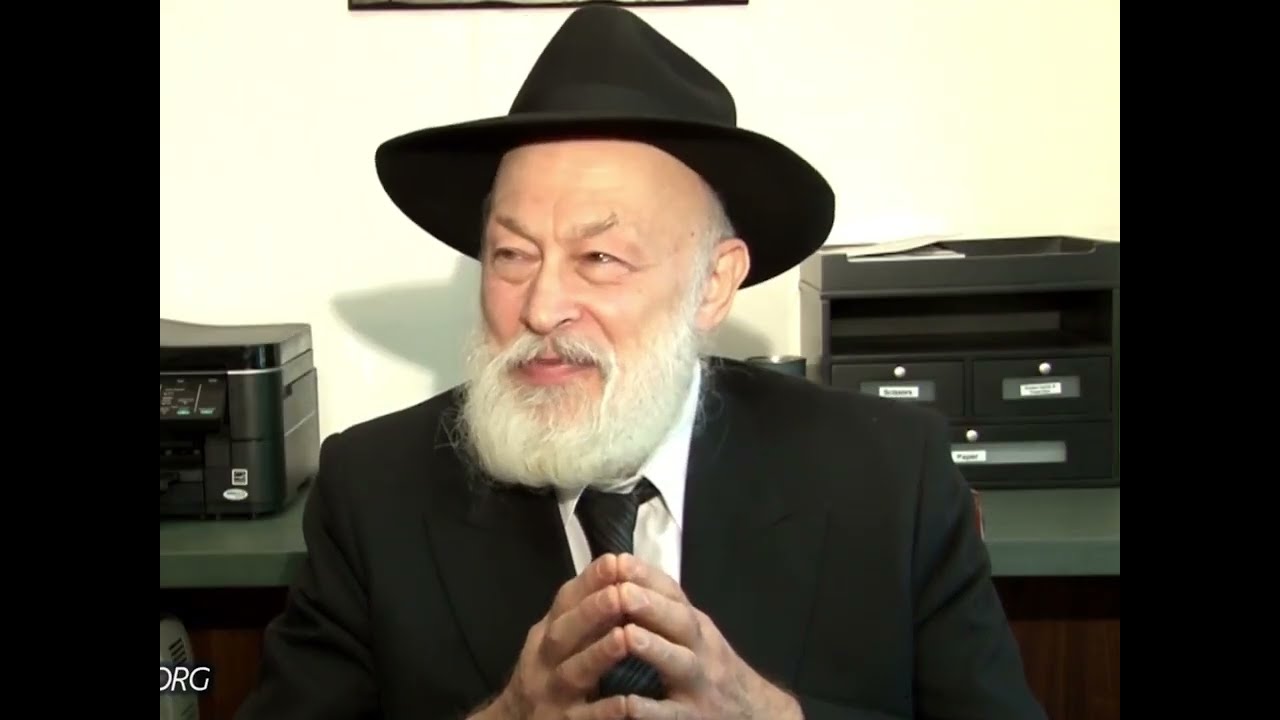 R' Yudel Krinsky: Erev Shabbos Vov Tishrei 5726 at the Ohel &ndash; Locked Gate & Speeding back to 770