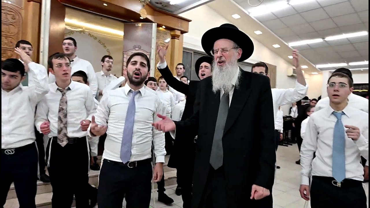 הריקוד עם ספרי התורה והגמרות, תיעוד סיכום מההקפות שניות בישיבת קרית מלך - אל תפספסו את התיעוד המרגש