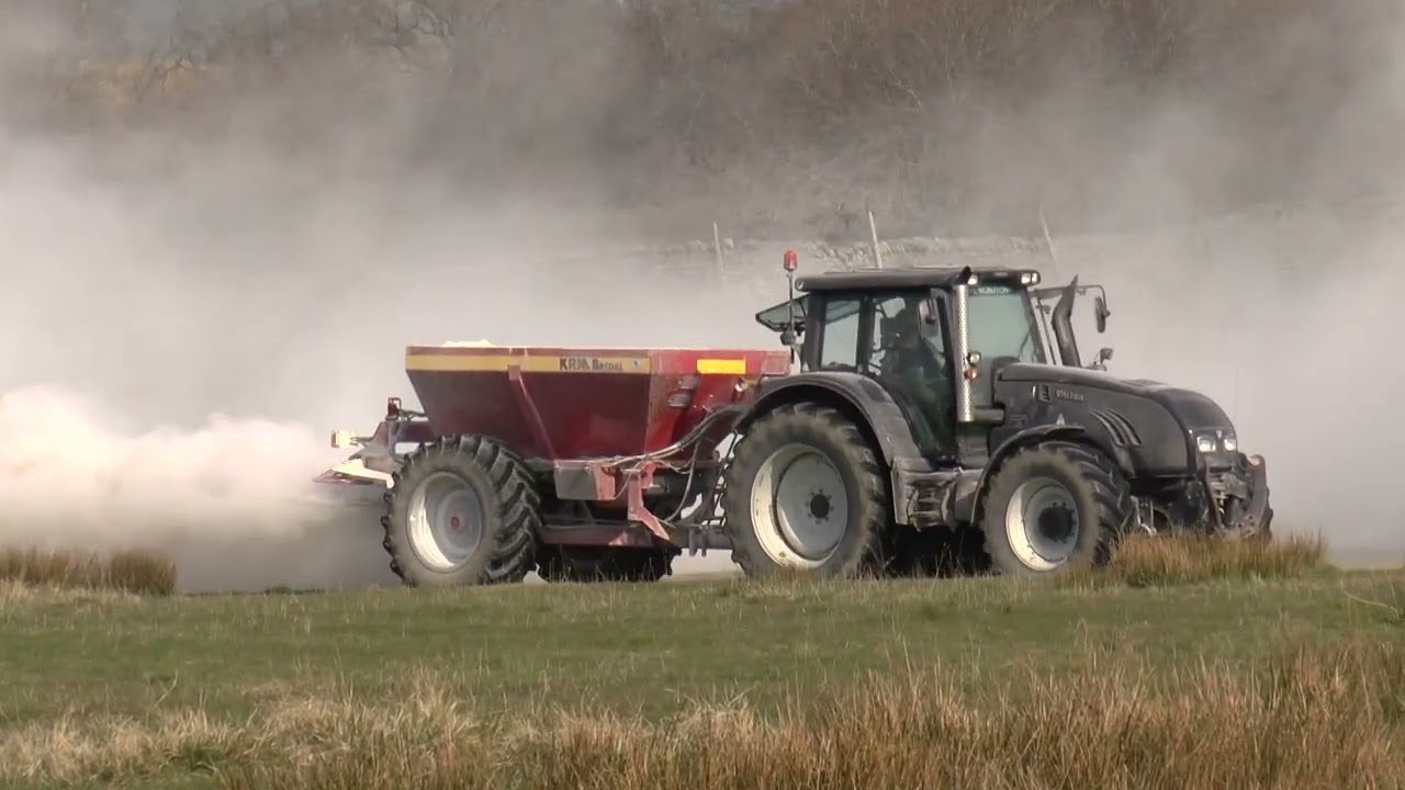 Valtra T183 Tractor lime spreading, RAW STRAIT PIPE SOUND
