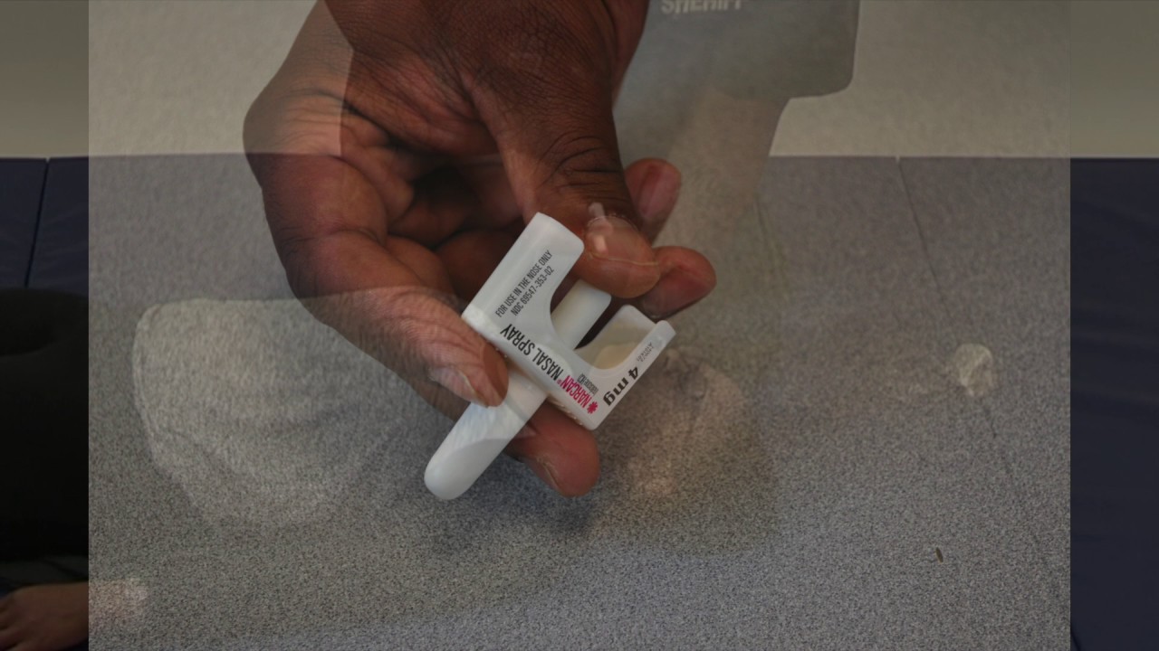 Обучение по применению налоксона, проводимое офисом шерифа округа Малтнома.