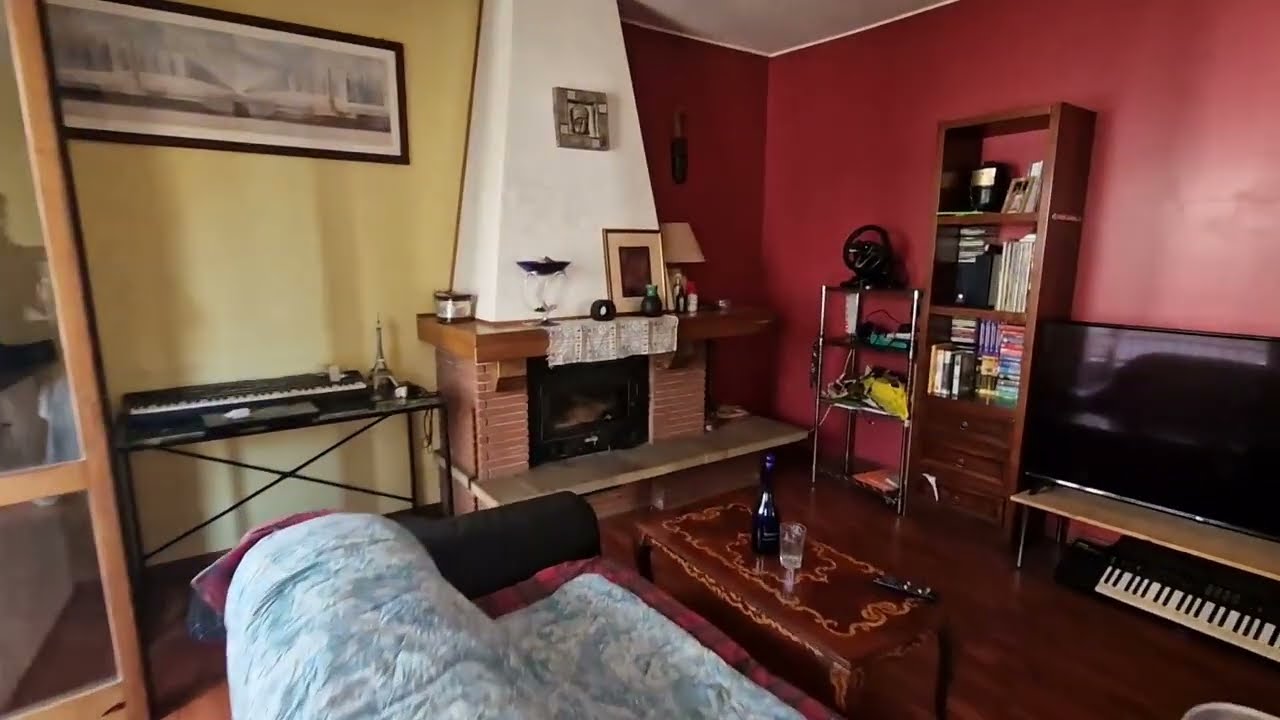 Ampia casa con cortile e garage privato in pieno centro a Gemonio