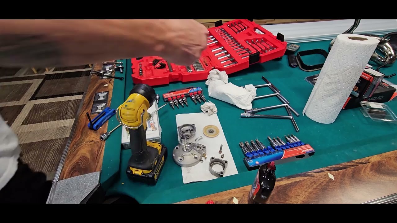 Slapshots & Holeshots How to change the top end on a 2022 KTM 65 SX. Vertex Piston and rings.