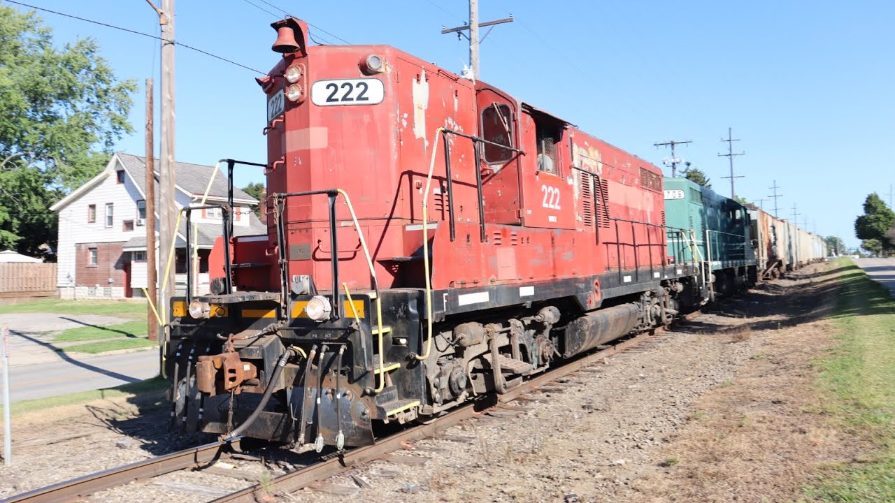 Classic Leslie RS5T action! Youngstown and Southeastern 222 GP-9 high hood leads trash loads south!
