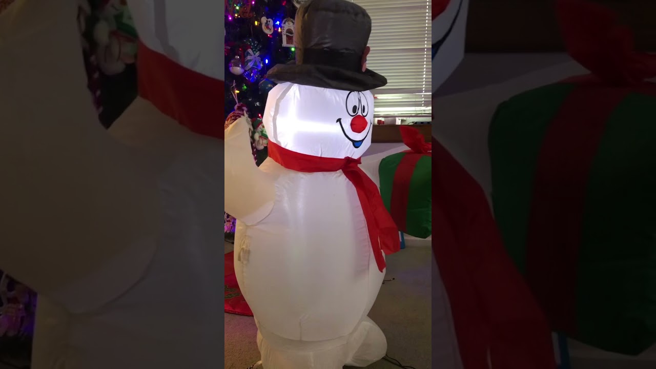 Frosty the Snowman inflatable Christmas 2021