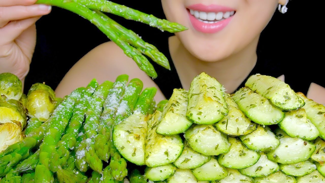 HEALTHY EATING ASMR: BAKED PARMESAN ASPARAGUS AND ZUCCHINI| EATING SOUNDS | TracyN ASMR